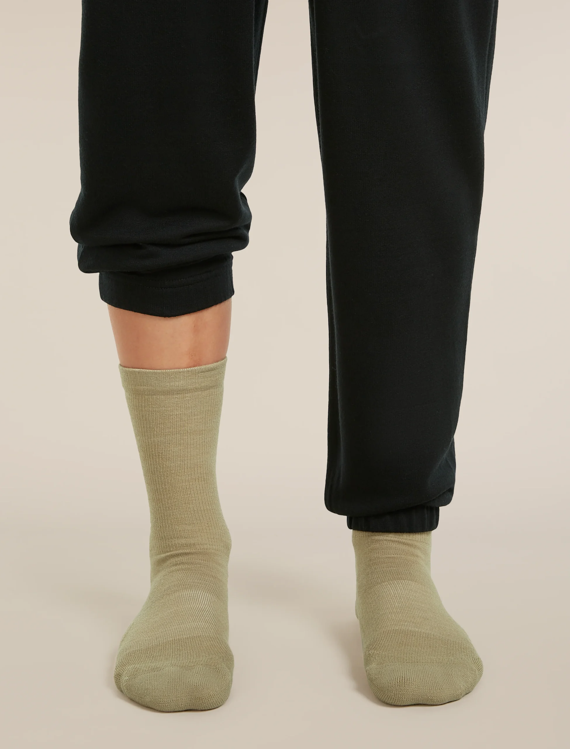 1175-women-s-merino-lifestyle-light-crew-socks-2.webp Women's Merino Lifestyle Light Crew Socks