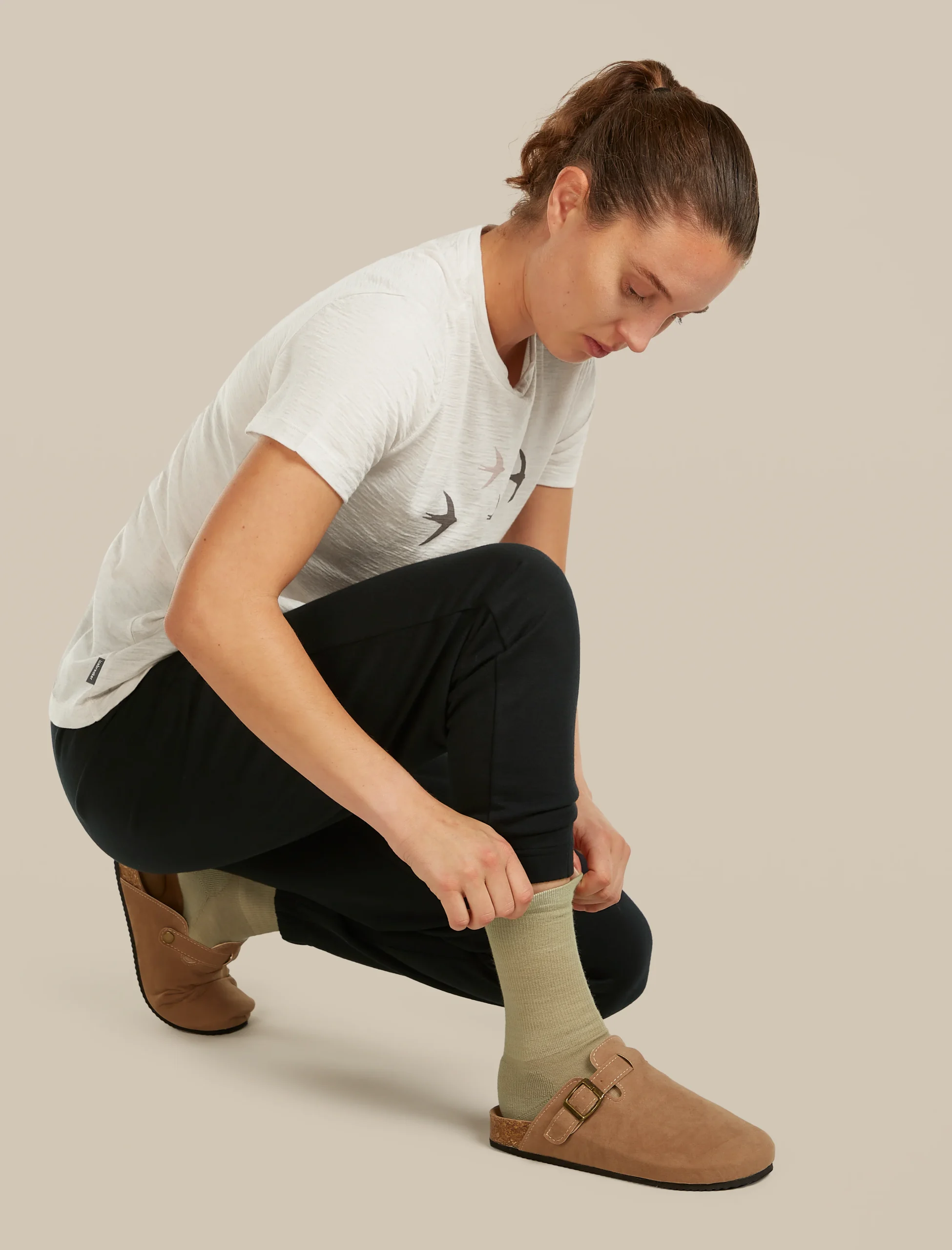 1175-women-s-merino-lifestyle-light-crew-socks-4.webp Women's Merino Lifestyle Light Crew Socks