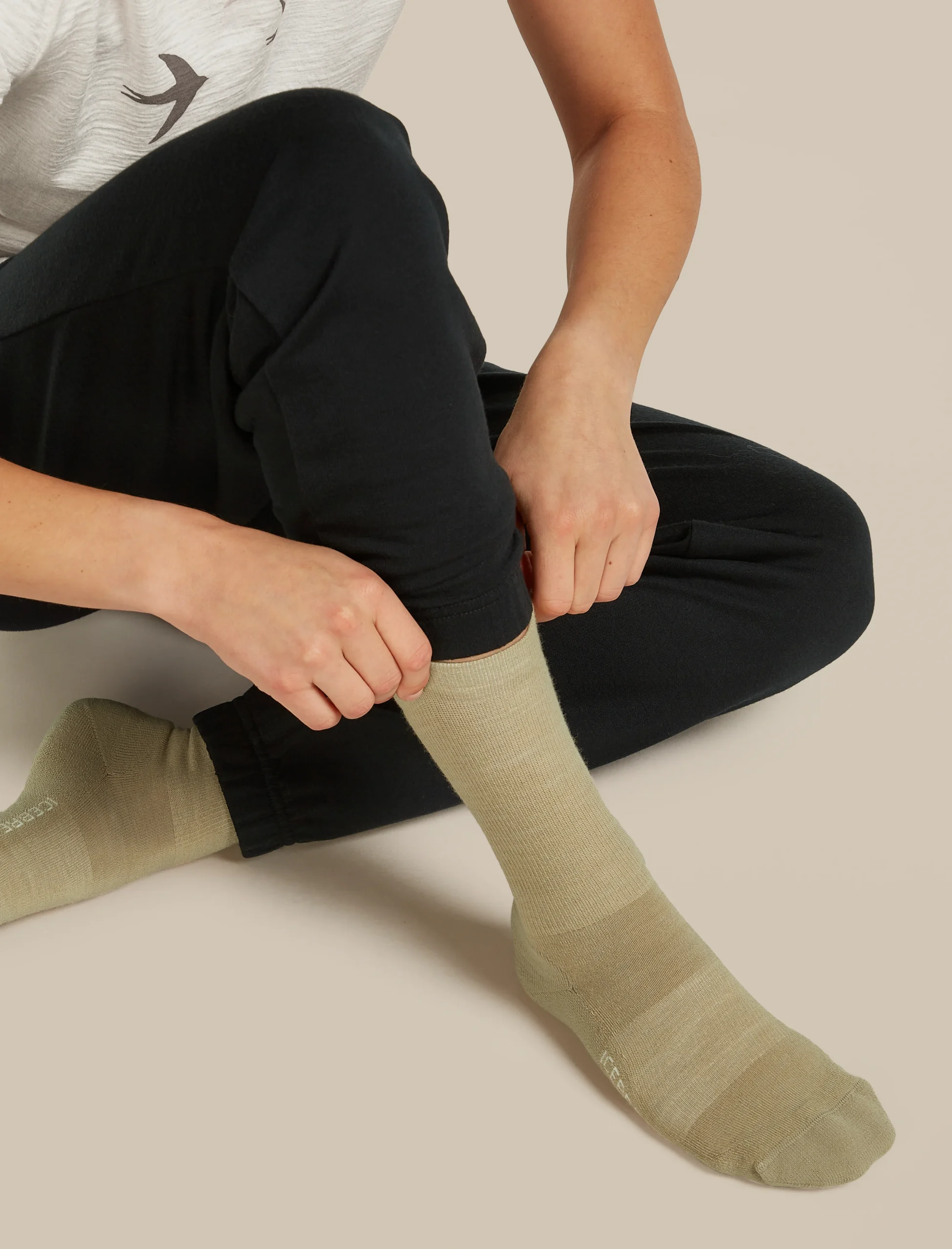 1175-women-s-merino-lifestyle-light-crew-socks-5.webp Women's Merino Lifestyle Light Crew Socks