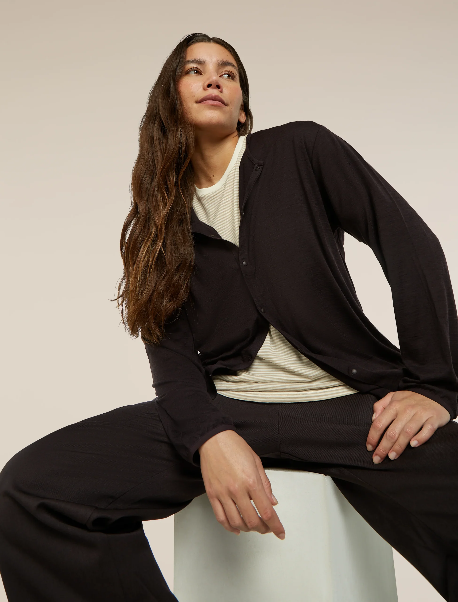 1198-unisex-merino-150-round-neck-cardigan-1.webp Unisex Merino 150 Round Neck Cardigan