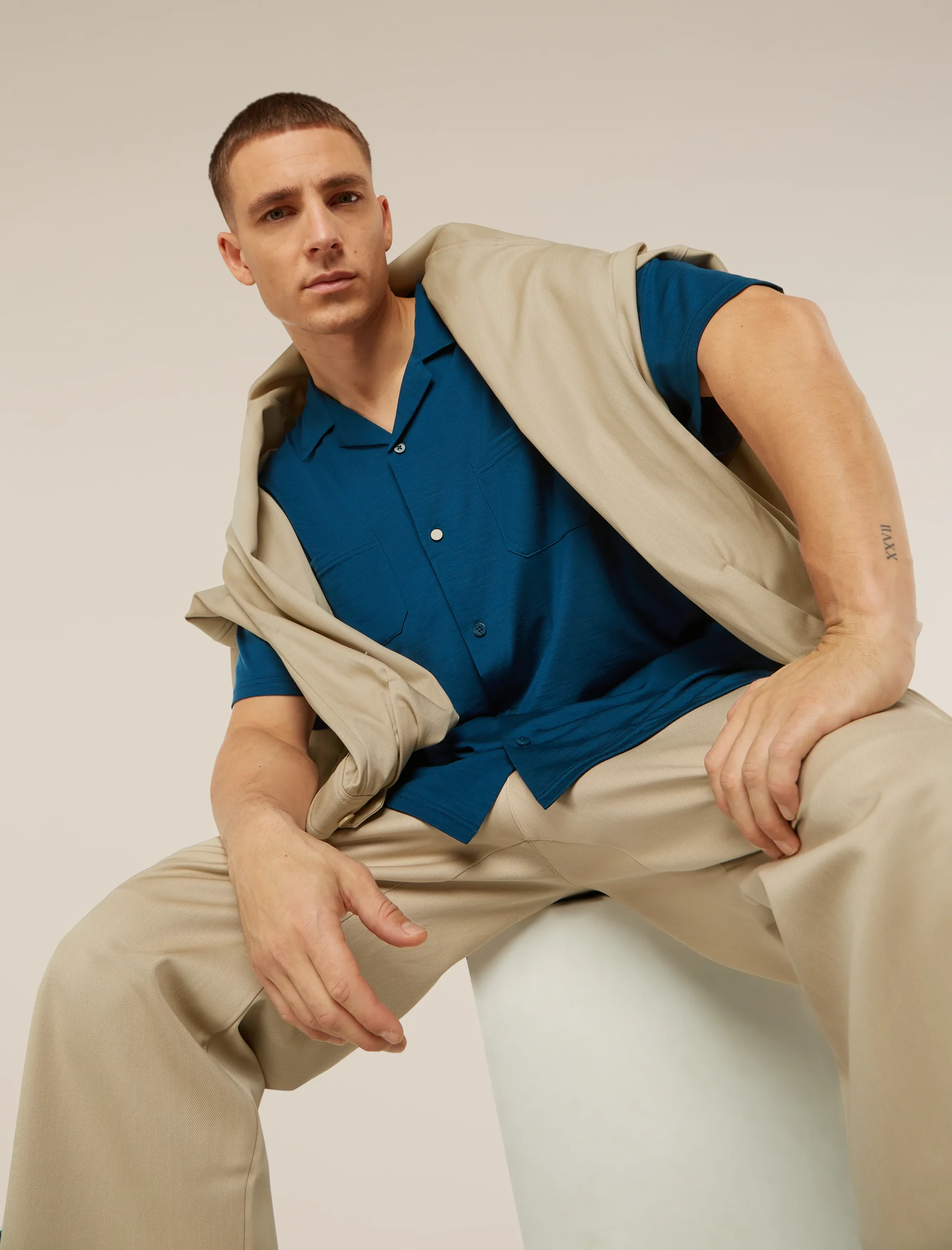 1291-unisex-merino-blend-125-cool-litetm-short-sleeve-shirt-1.webp Unisex Merino Blend 125 Cool-Lite™ Short Sleeve Shirt