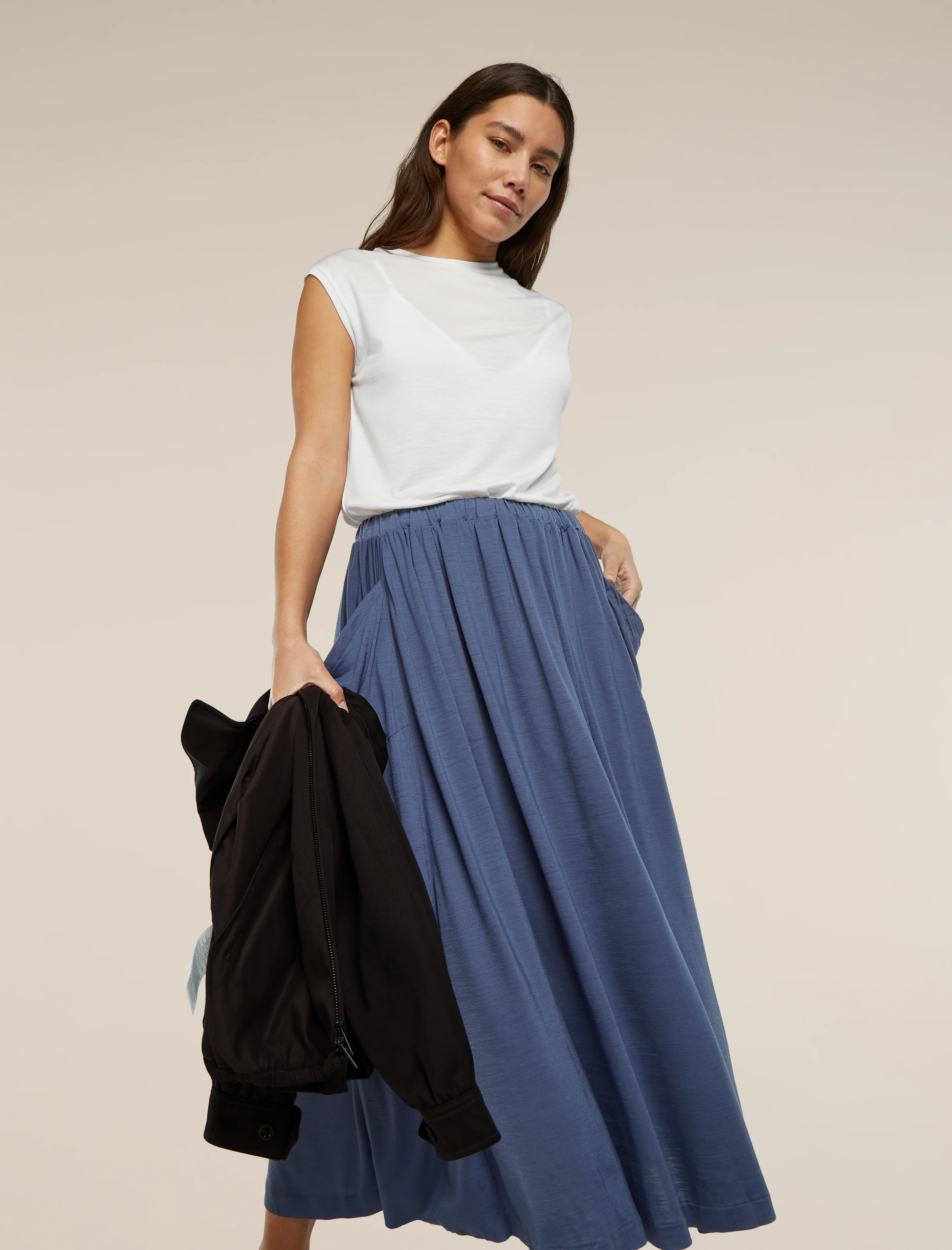 1390-women-s-merino-blend-125-cool-litetm-skirt-1.webp Women's Merino Blend 125 Cool-Lite™ Skirt