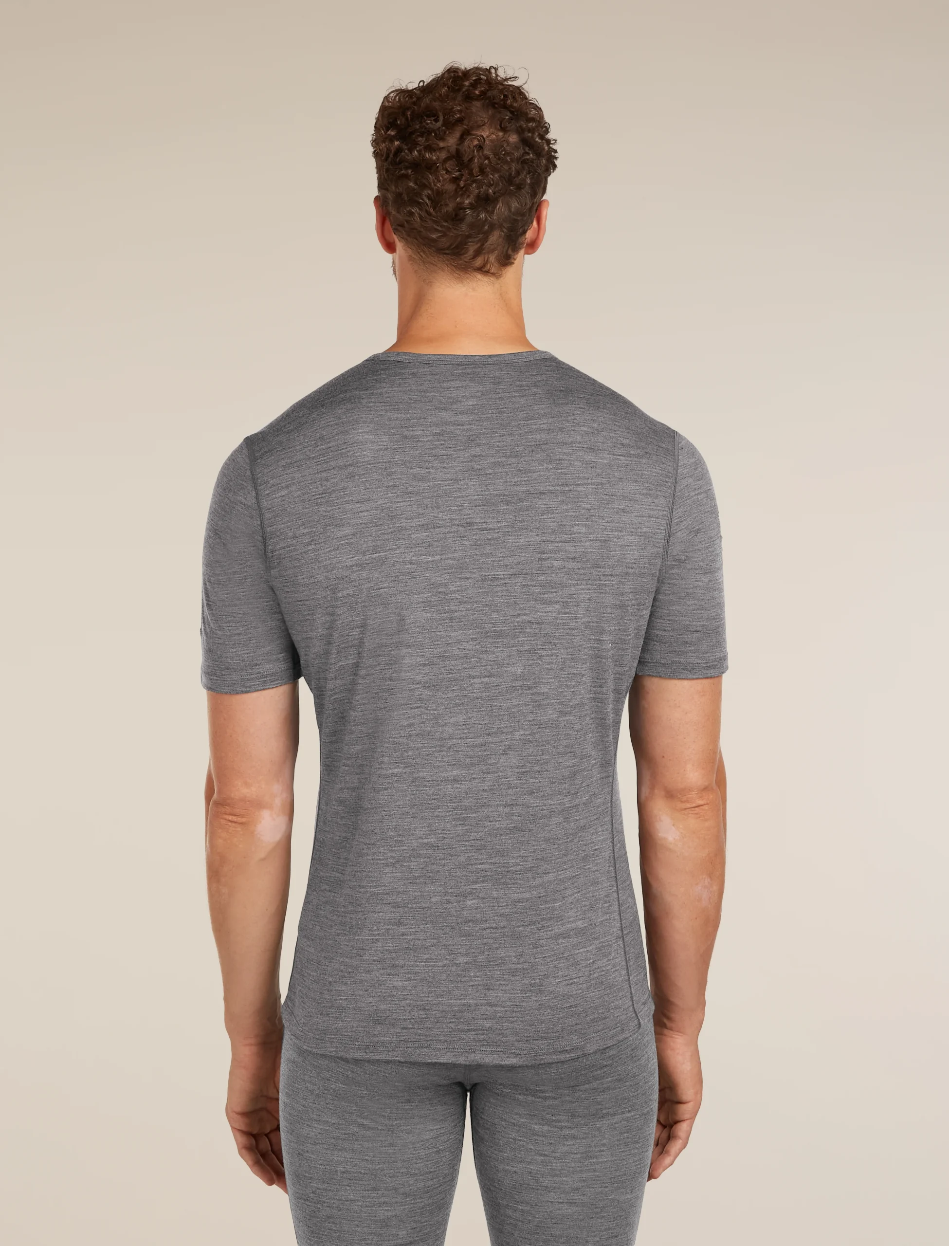 2422-men-s-merino-200-oasis-short-sleeve-crewe-thermal-top-2.webp Men's Merino 200 Oasis Short Sleeve Crewe Thermal Top