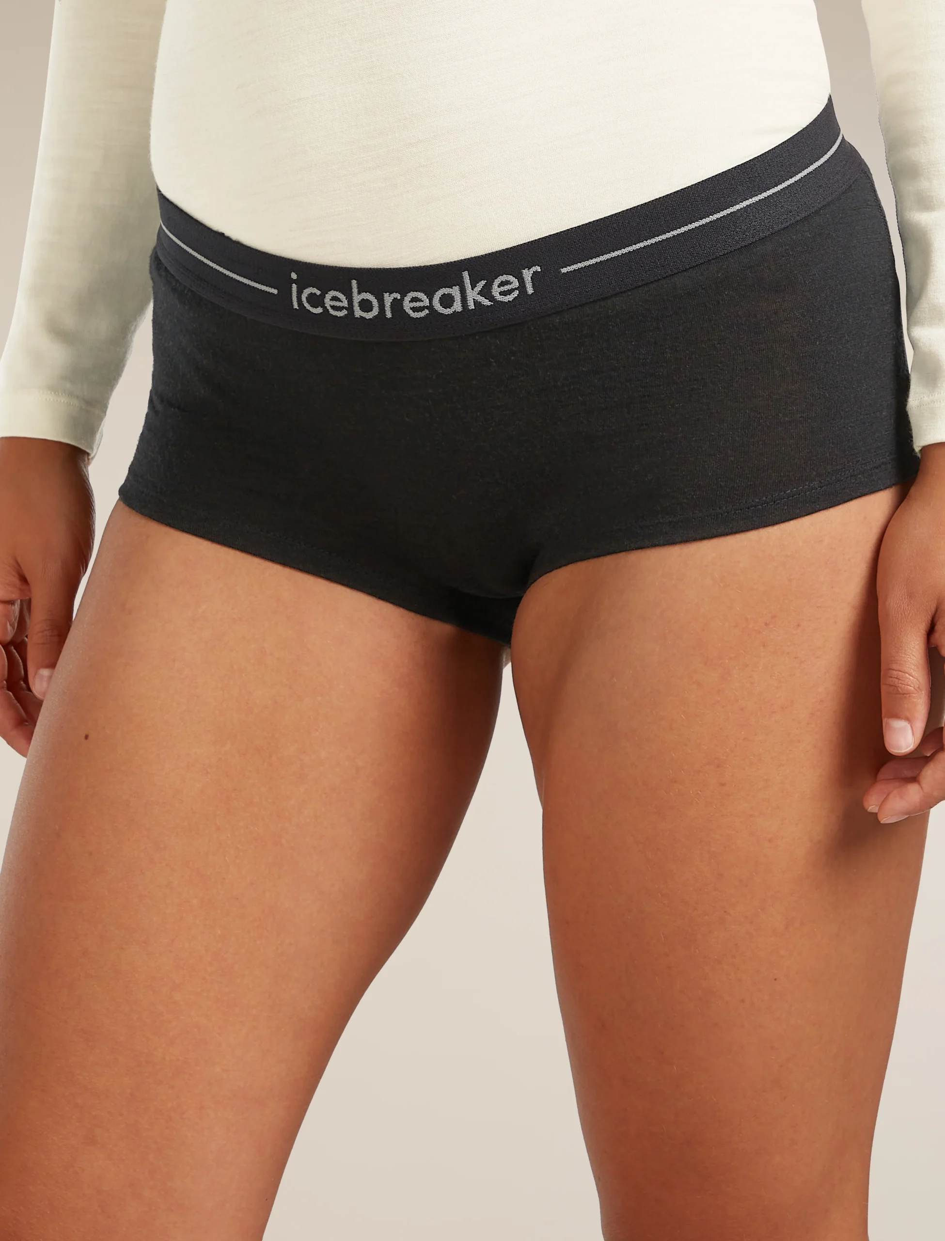 2693-women-s-merino-200-oasis-thermal-shorts-8.webp Women's Merino 200 Oasis Thermal Shorts