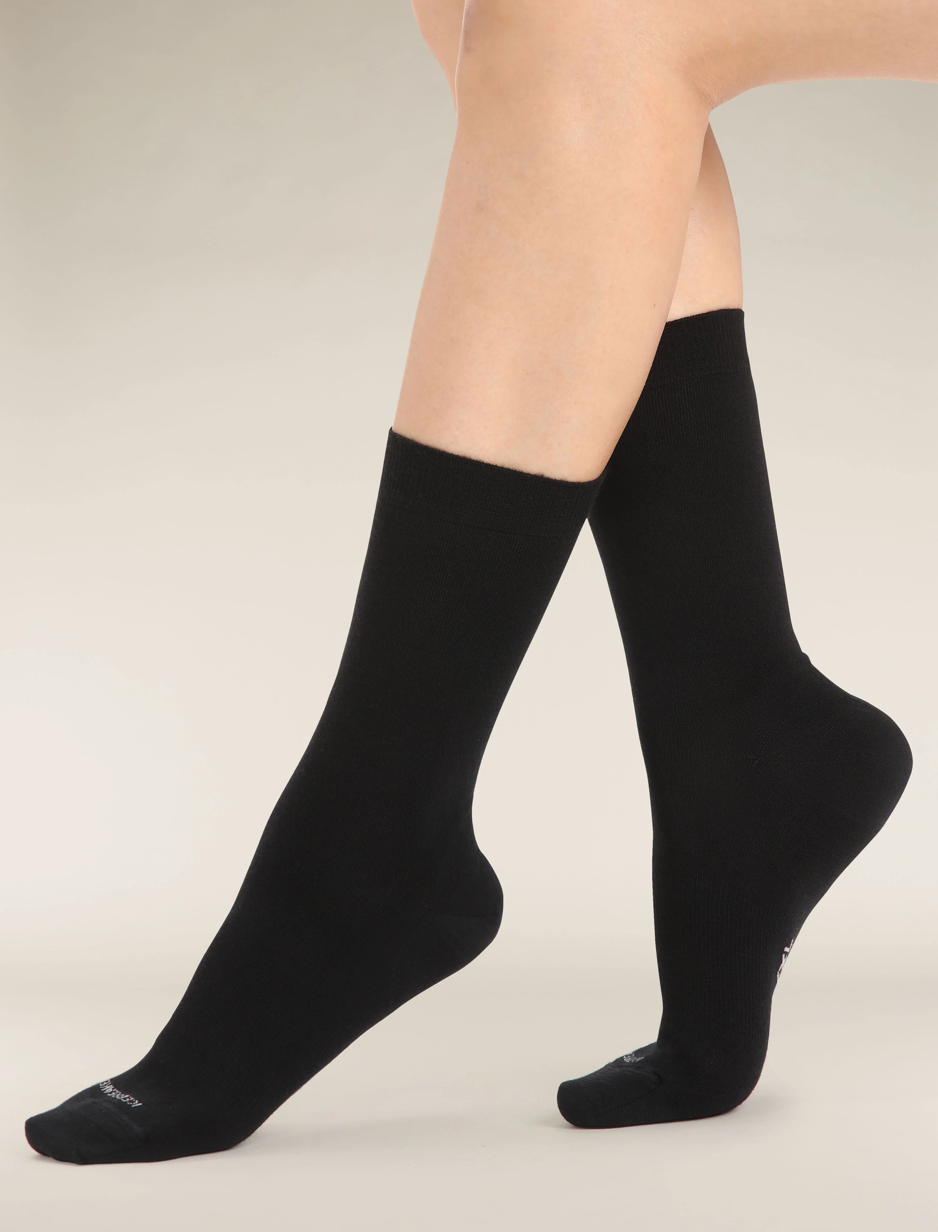 2932-women-s-merino-lifestyle-fine-gauge-crew-socks-1.webp Women's Merino Lifestyle Fine Gauge Crew Socks