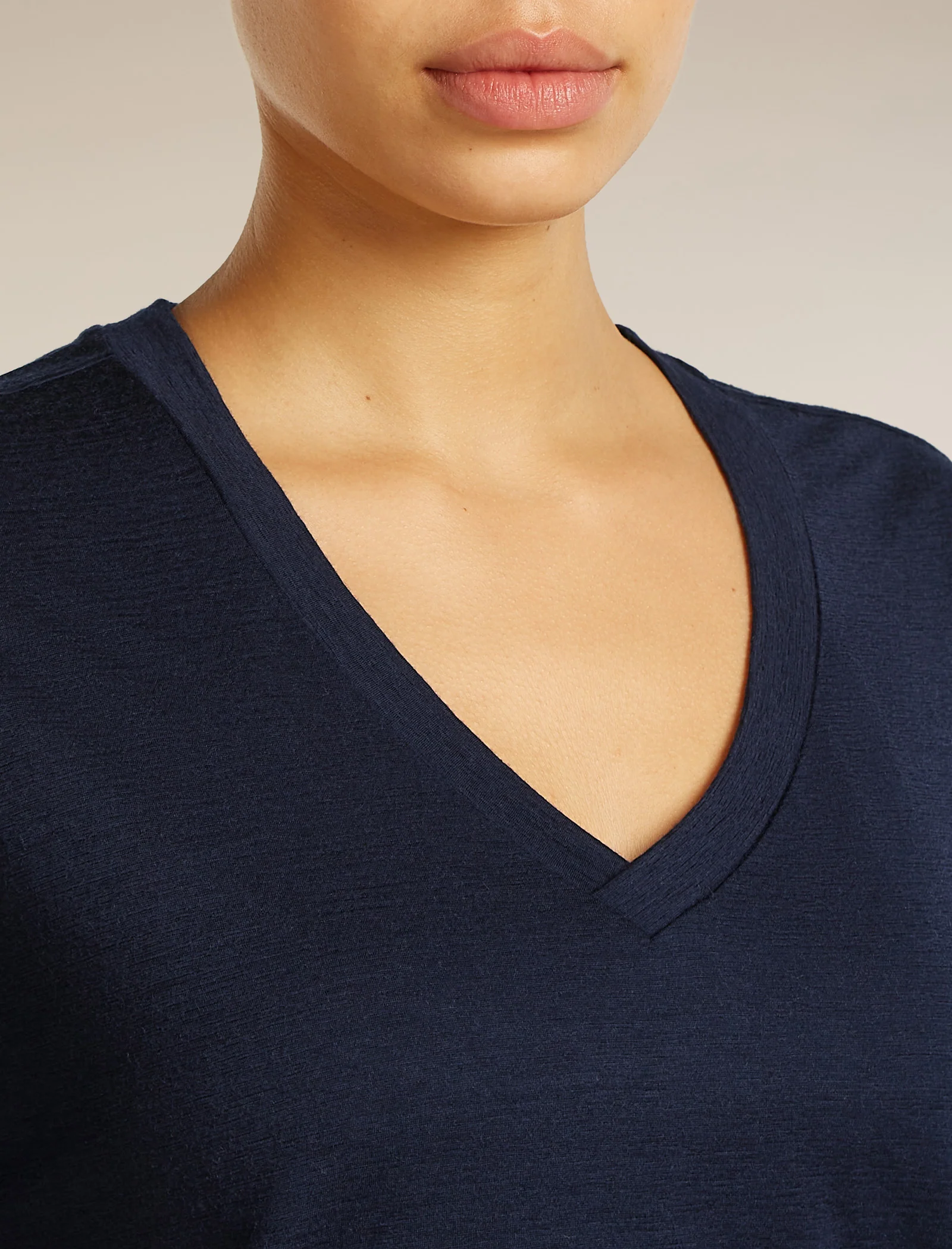Women's Merino 150 Tech Lite Short Sleeve Relaxed V Neck Tee