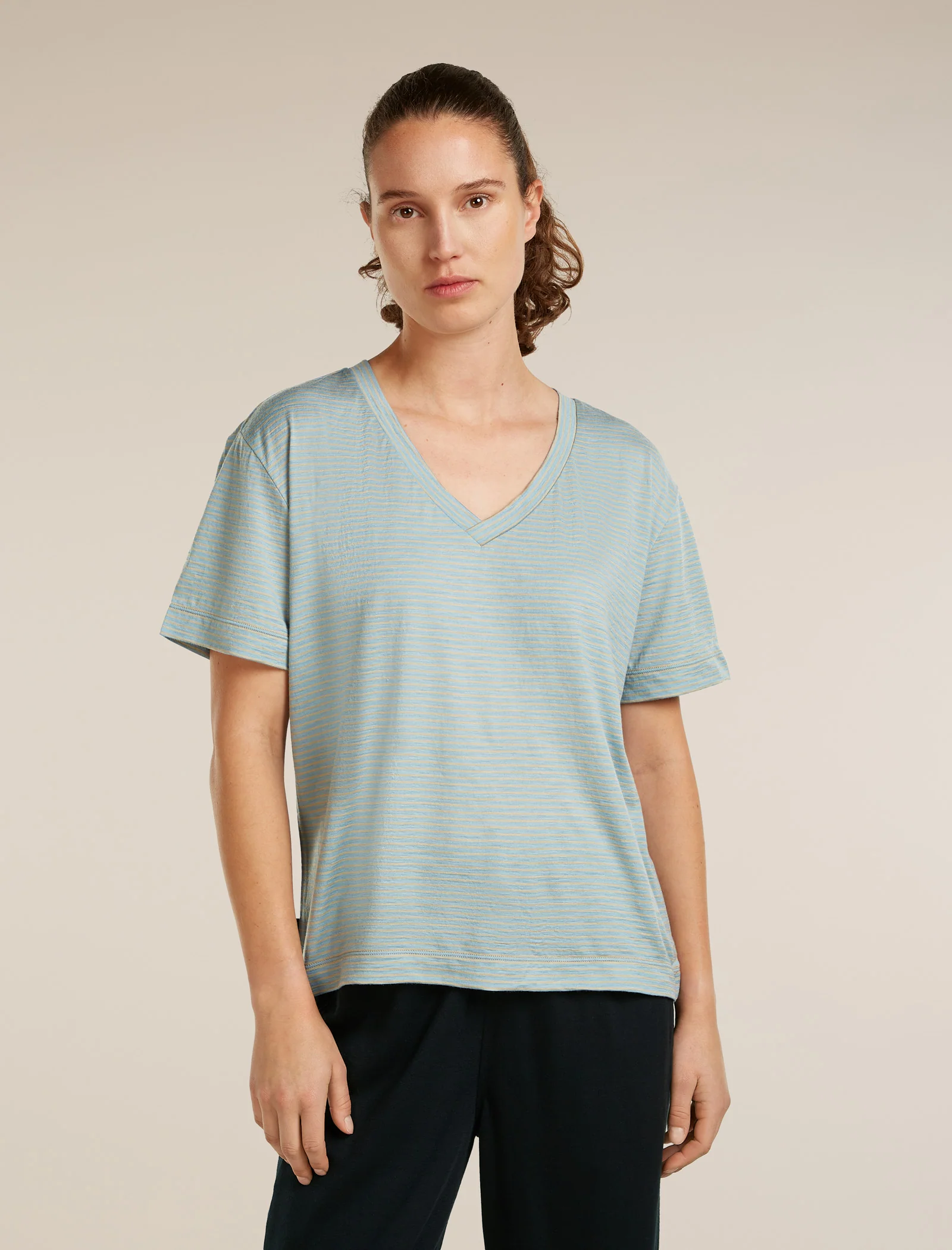 363-women-s-merino-150-tech-lite-short-sleeve-relaxed-v-neck-tee-1.webp Women's Merino 150 Tech Lite Short Sleeve Relaxed V Neck Tee