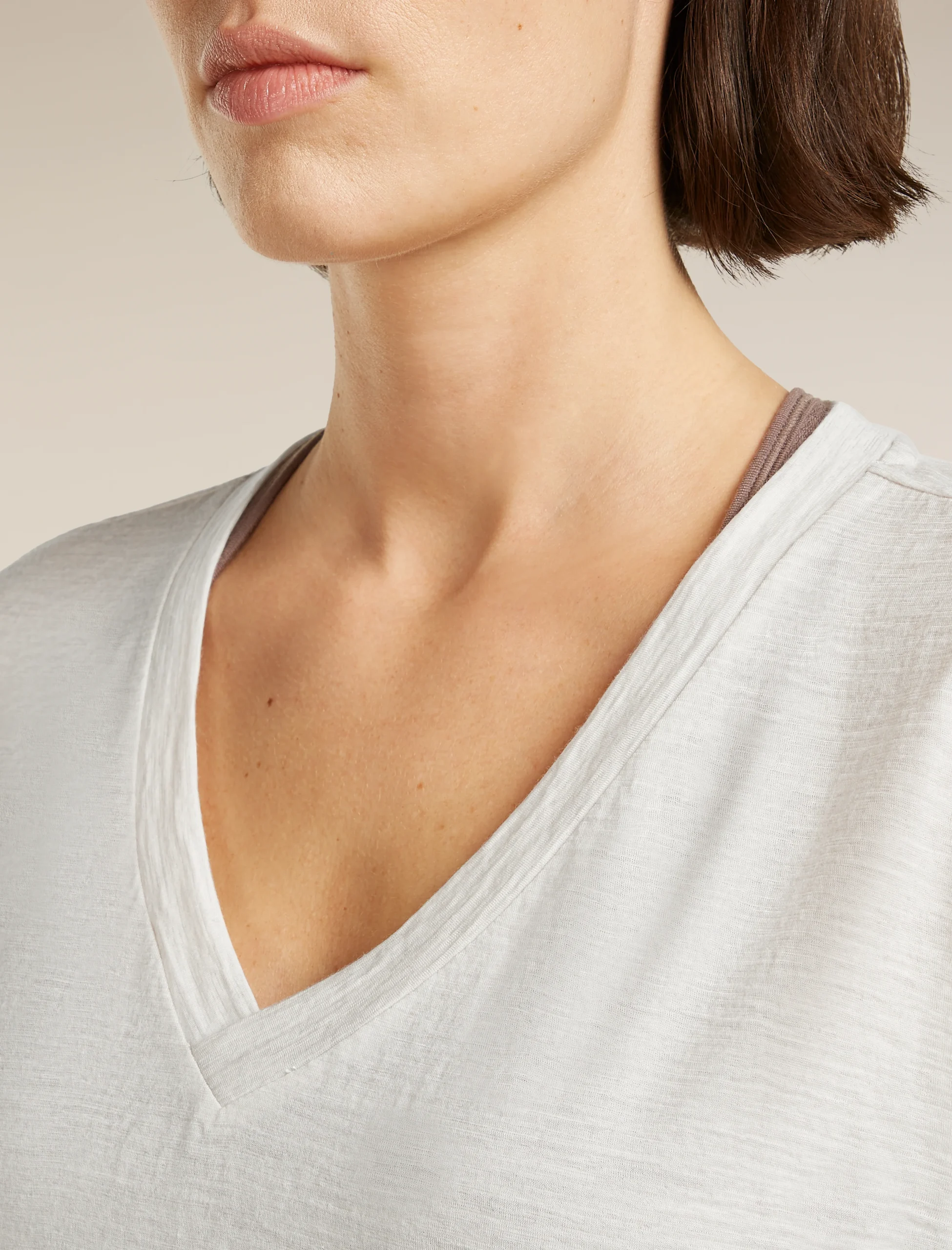 Women's Merino 150 Tech Lite Short Sleeve Relaxed V Neck Tee