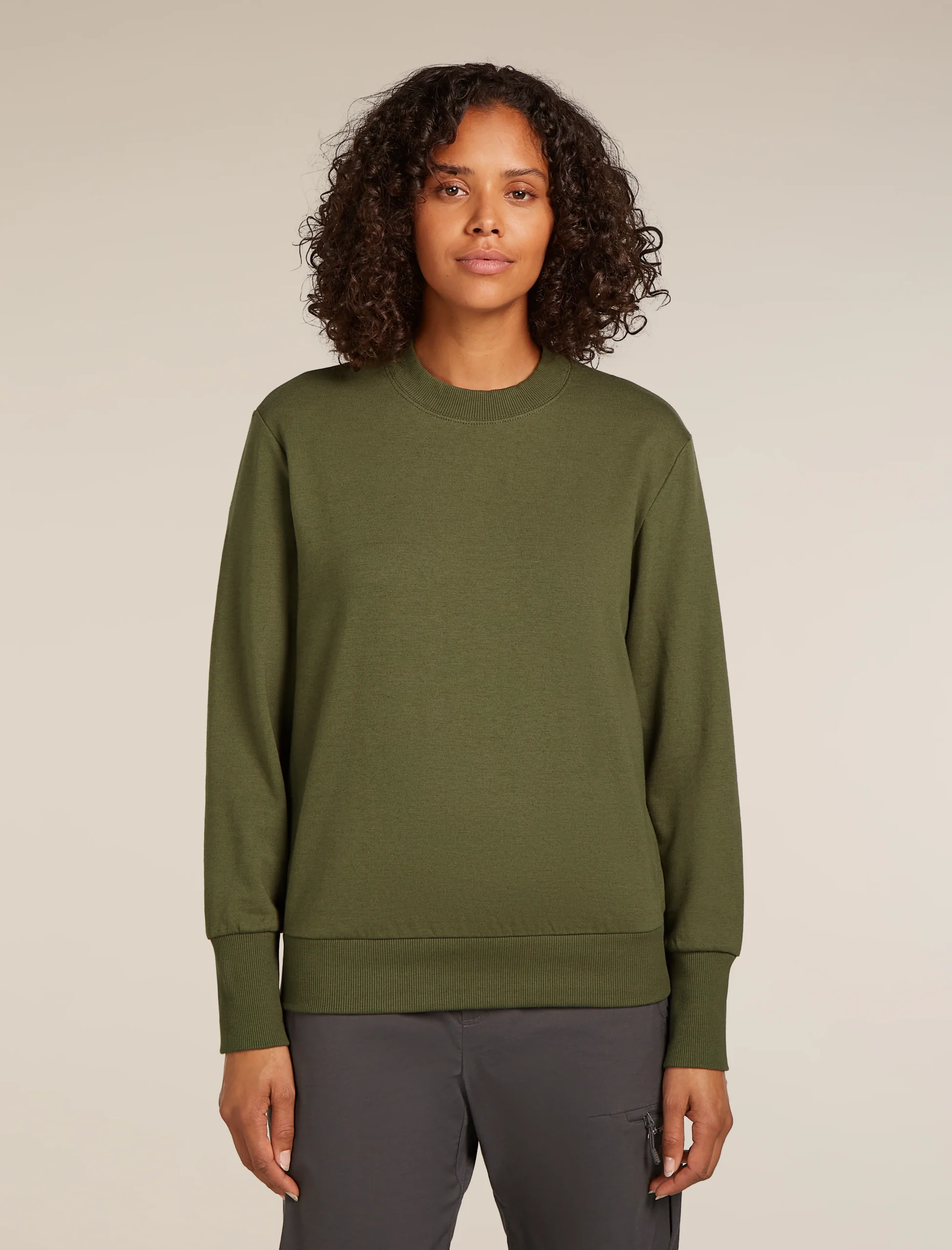 3956-women-s-central-long-sleeve-sweatshirt-1.webp Women's Central Long Sleeve Sweatshirt