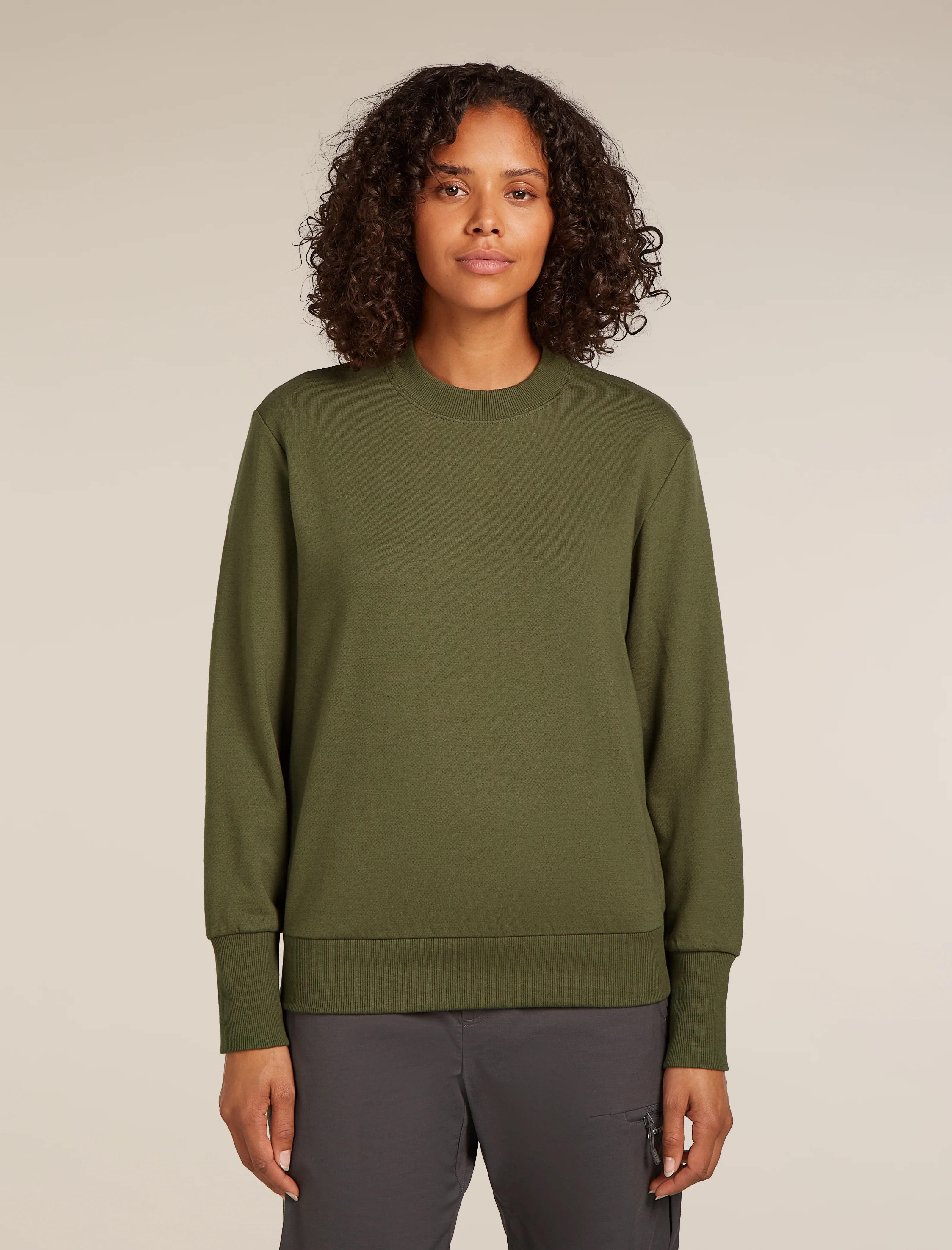 3956-women-s-central-long-sleeve-sweatshirt-1.webp Women's Central Long Sleeve Sweatshirt
