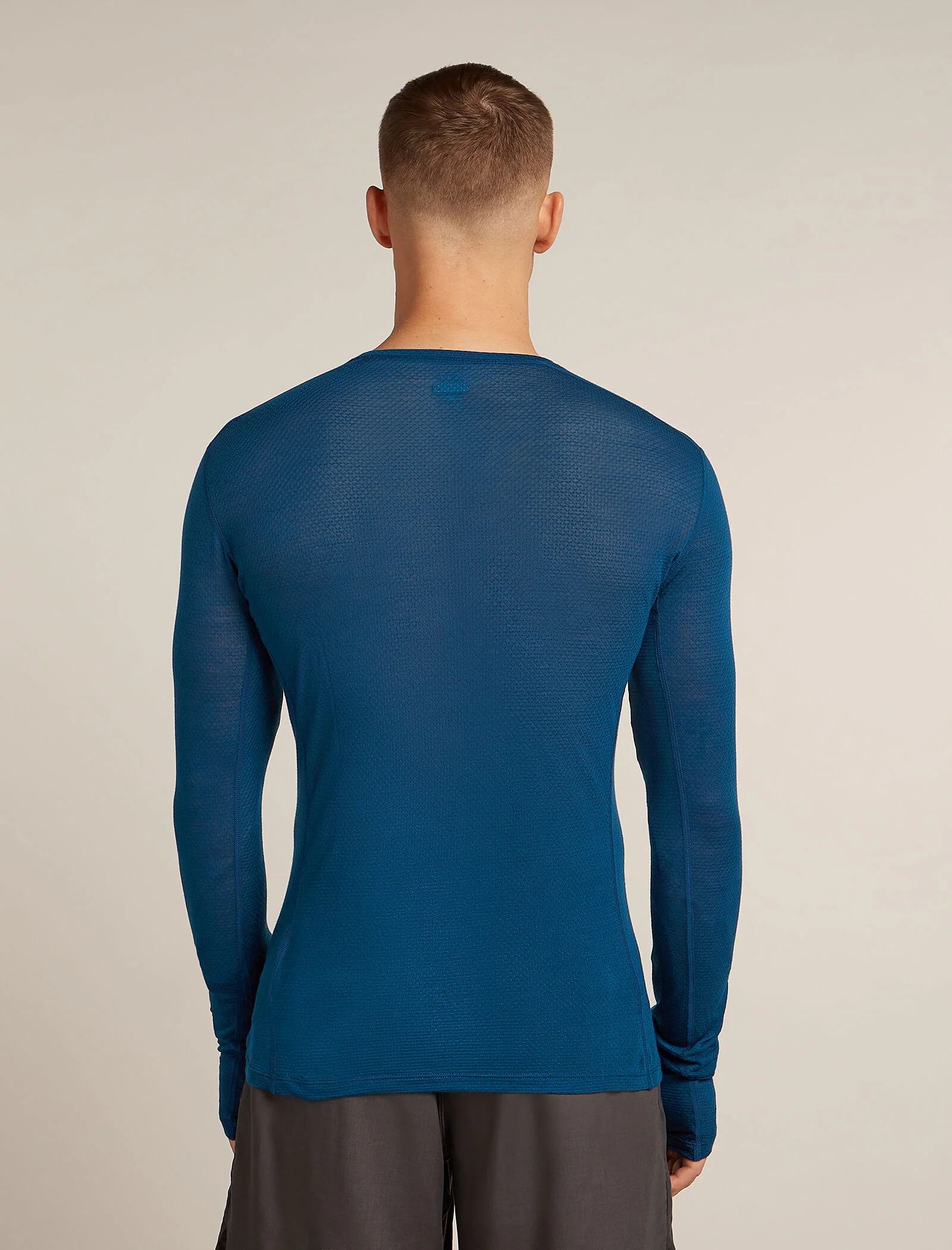 4262-merino-blend-75-cool-litetm-featherlighttm-long-sleeve-crewe-thermal-top-2.webp Merino Blend 75 Cool-Lite™ Featherlight™ Long Sleeve Crewe Thermal Top