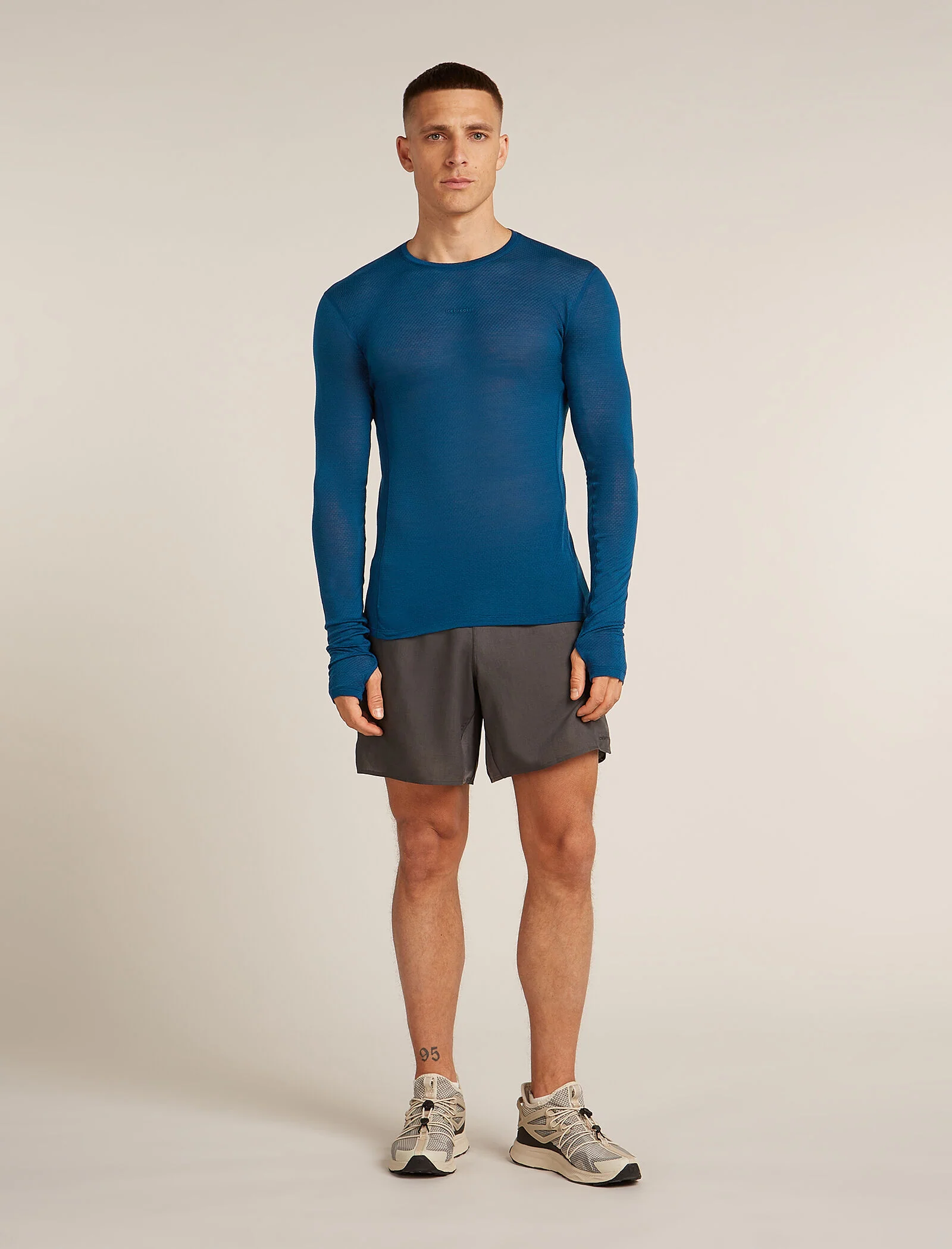 4262-merino-blend-75-cool-litetm-featherlighttm-long-sleeve-crewe-thermal-top-3.webp Merino Blend 75 Cool-Lite™ Featherlight™ Long Sleeve Crewe Thermal Top