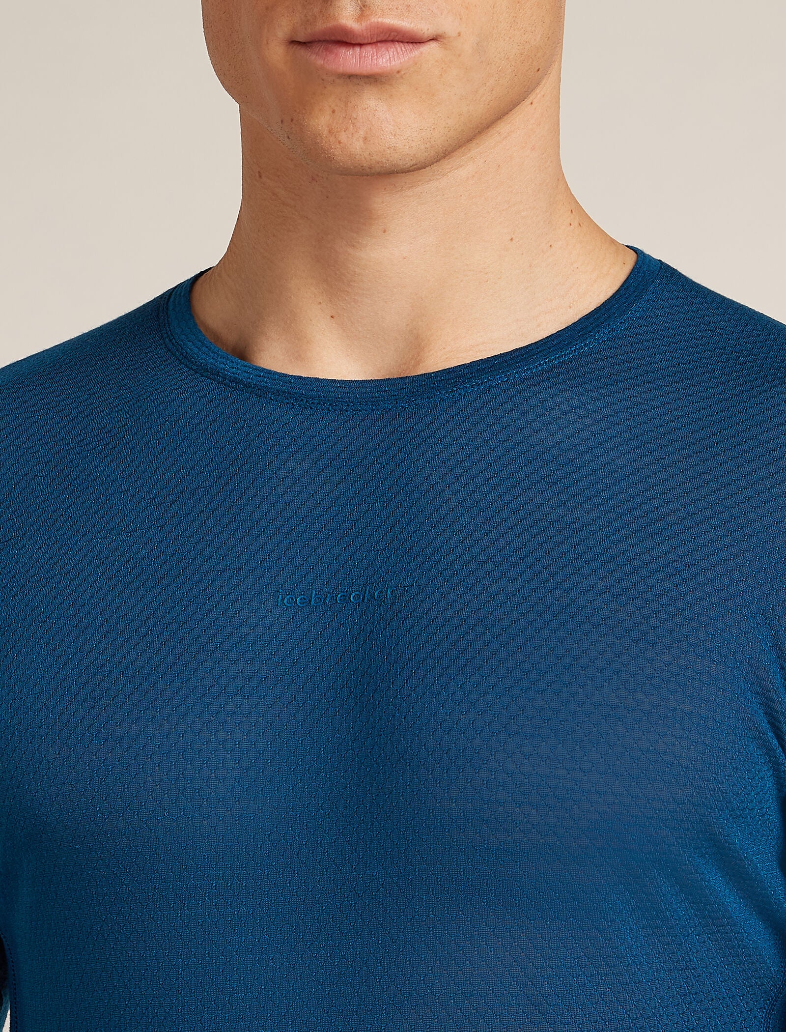 4262-merino-blend-75-cool-litetm-featherlighttm-long-sleeve-crewe-thermal-top-5.jpg Merino Blend 75 Cool-Lite™ Featherlight™ Long Sleeve Crewe Thermal Top