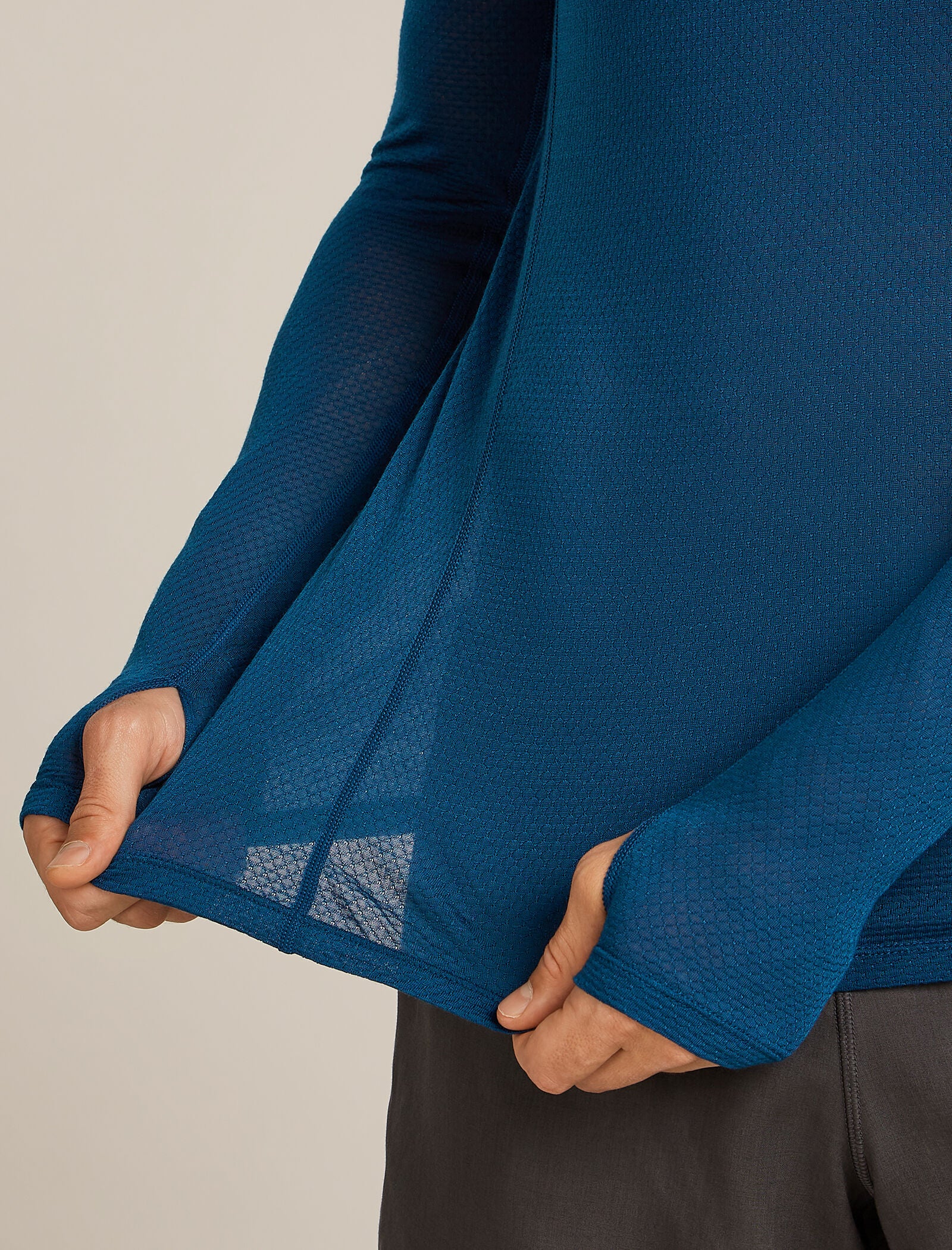 4262-merino-blend-75-cool-litetm-featherlighttm-long-sleeve-crewe-thermal-top-6.jpg Merino Blend 75 Cool-Lite™ Featherlight™ Long Sleeve Crewe Thermal Top