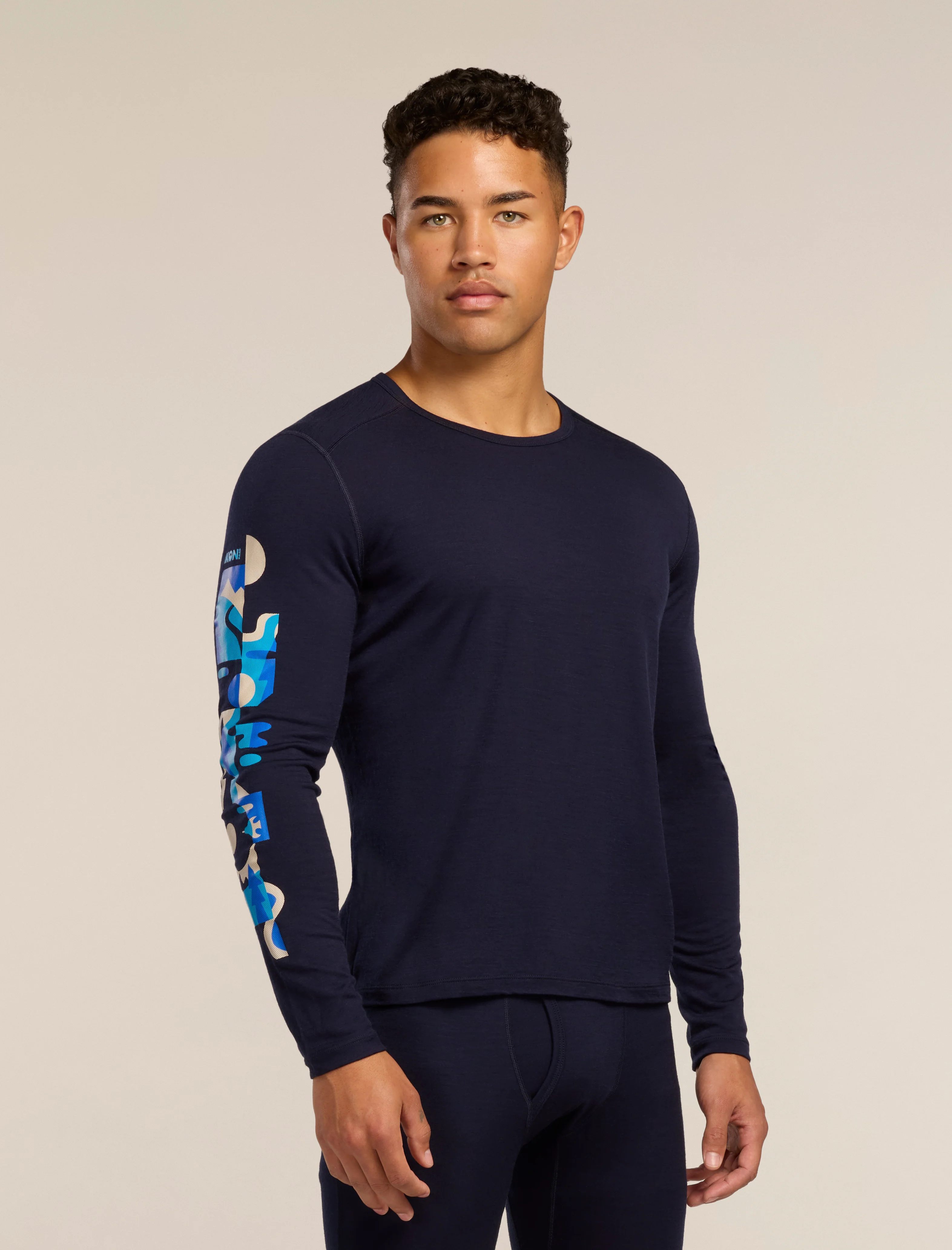 4291-men-s-merino-200-oasis-long-sleeve-crewe-ikon-pass-1.webp Men's Merino 200 Oasis Long Sleeve Crewe Ikon Pass